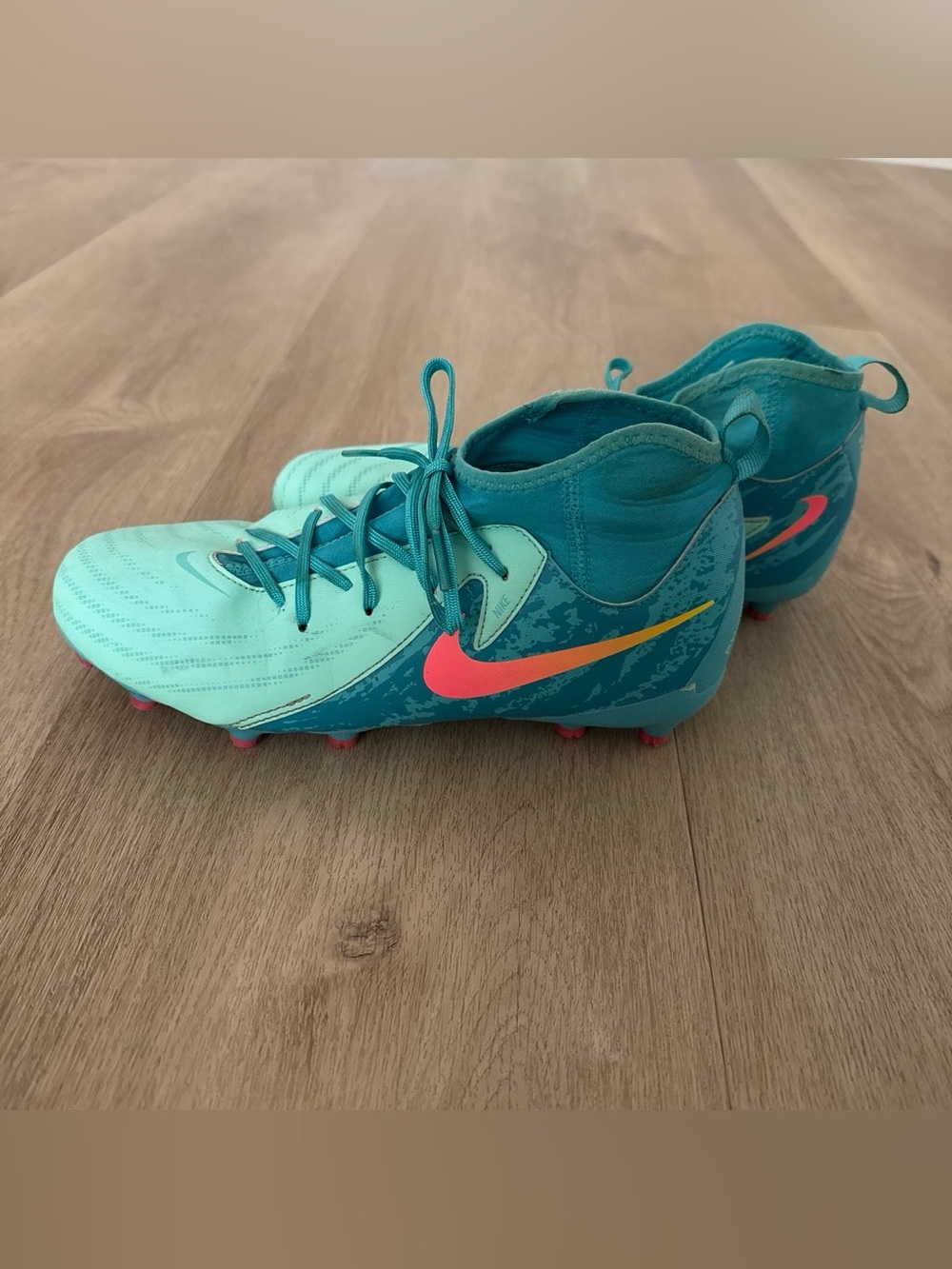Nike Kids Teal and Coral Soccer Cleats
Nike Mercurial Vaper 15 Elite FG